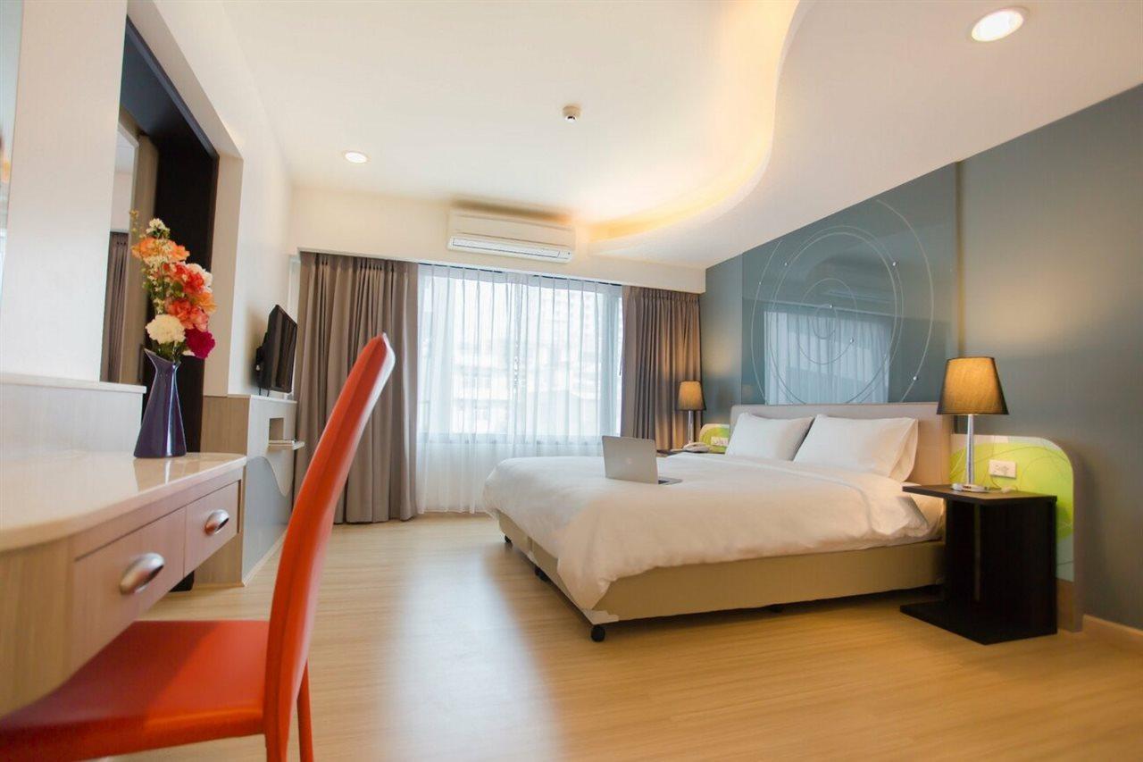Grand Tower Inn Sathorn Hotel Bangkok Exteriör bild