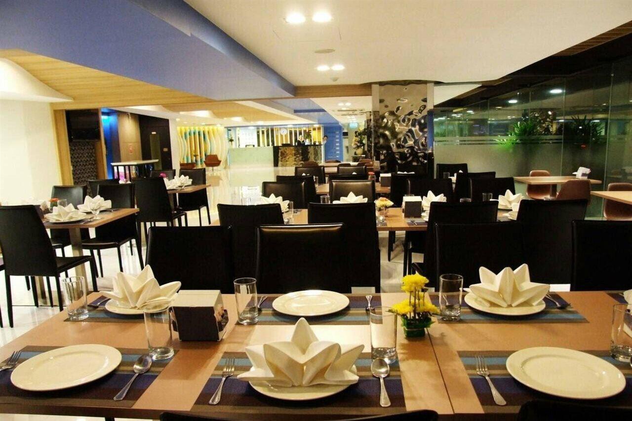 Grand Tower Inn Sathorn Hotel Bangkok Exteriör bild