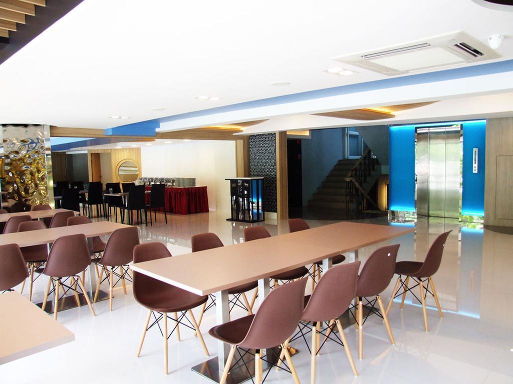 Grand Tower Inn Sathorn Hotel Bangkok Exteriör bild