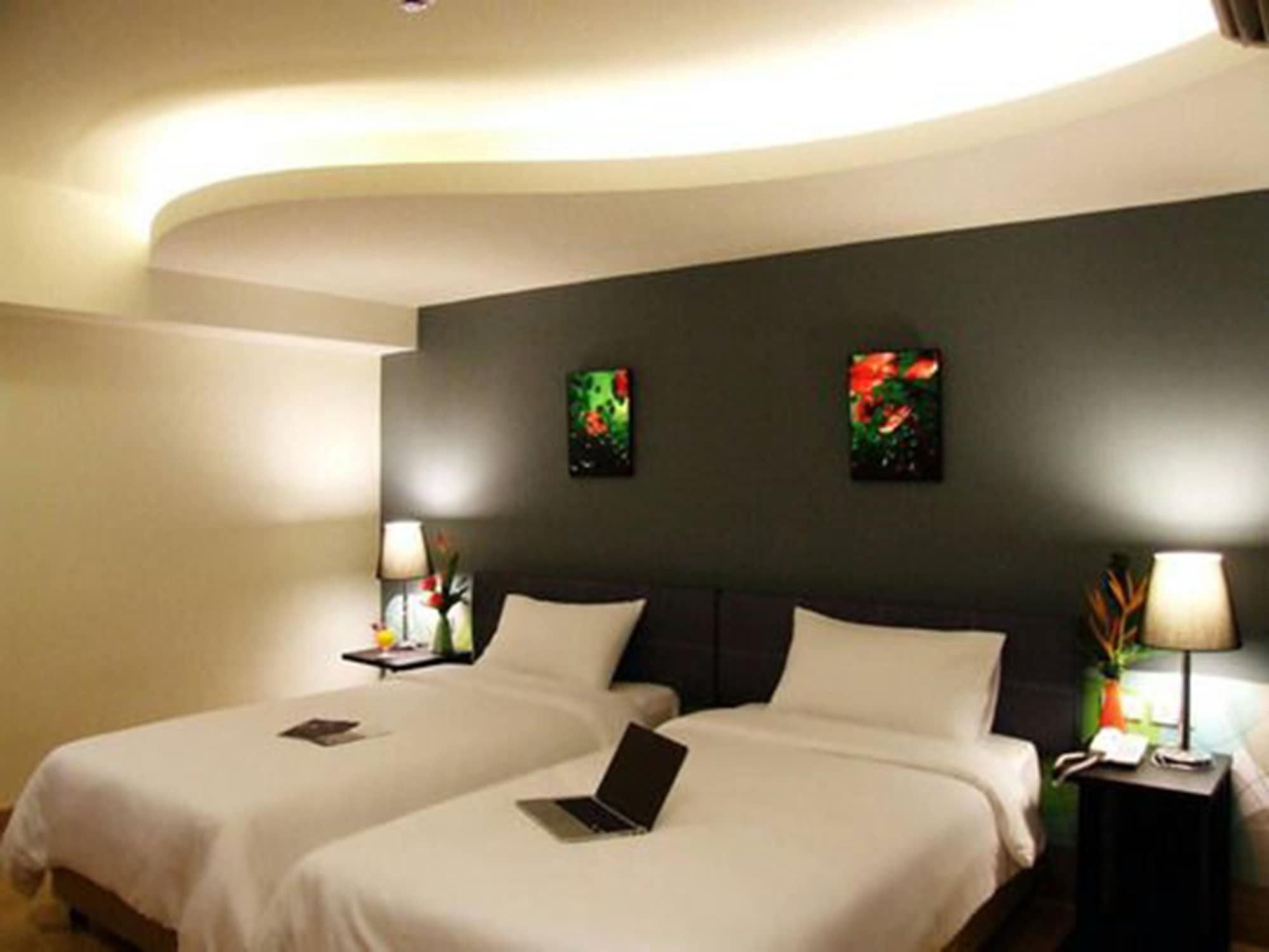Grand Tower Inn Sathorn Hotel Bangkok Exteriör bild