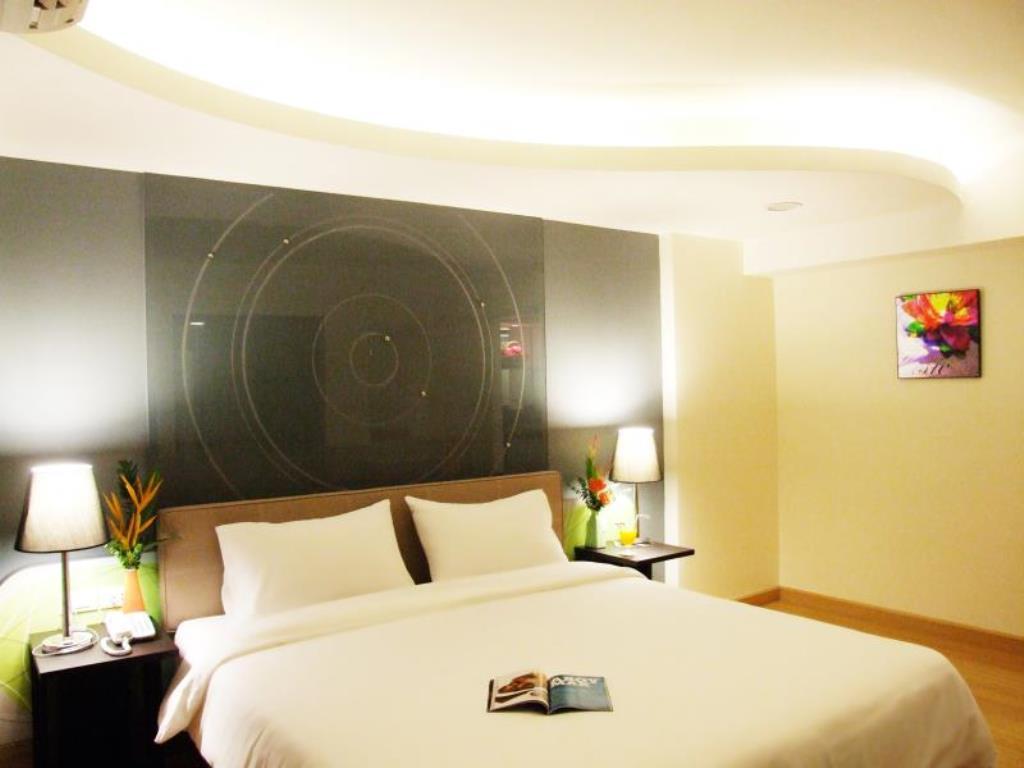 Grand Tower Inn Sathorn Hotel Bangkok Exteriör bild