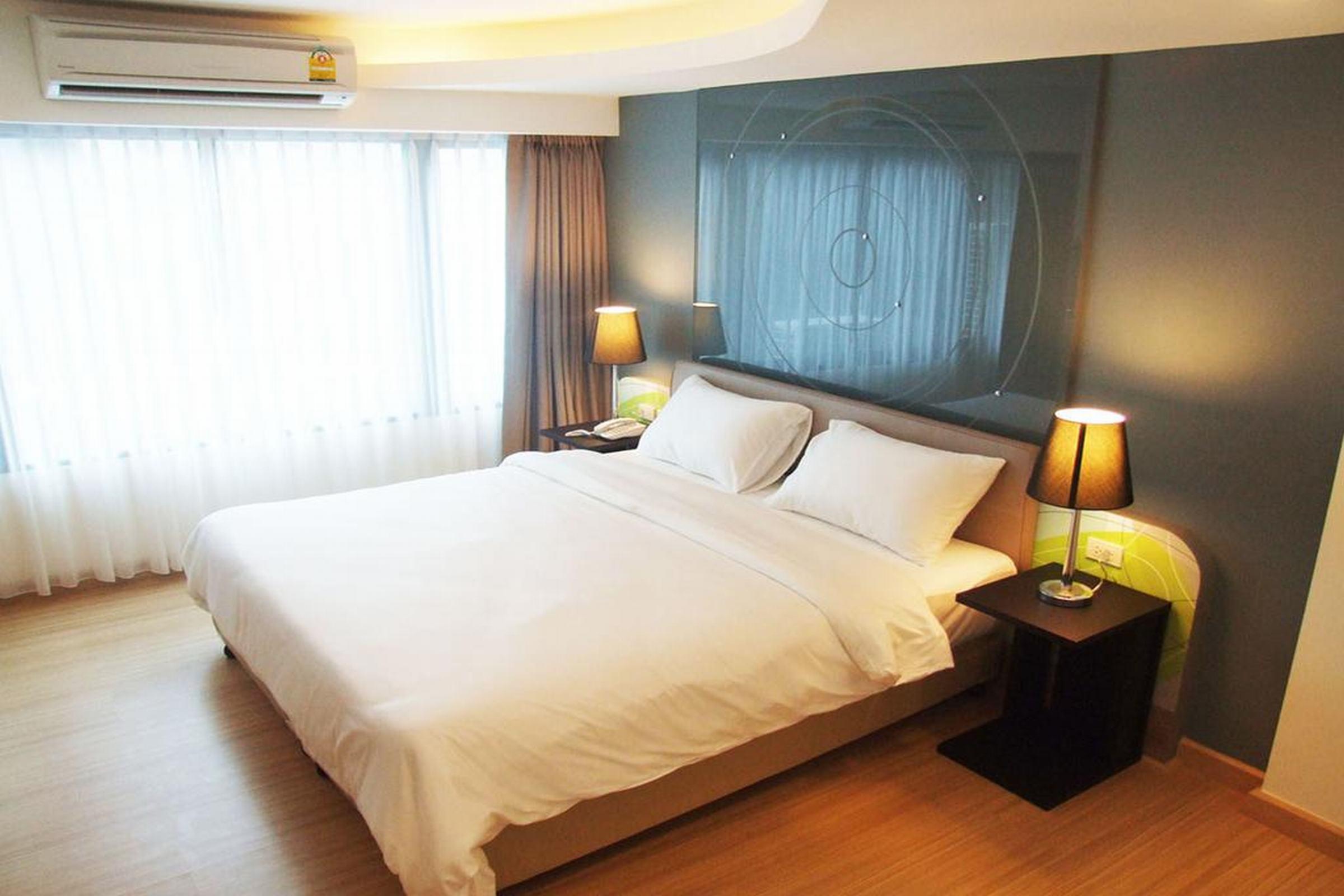 Grand Tower Inn Sathorn Hotel Bangkok Exteriör bild