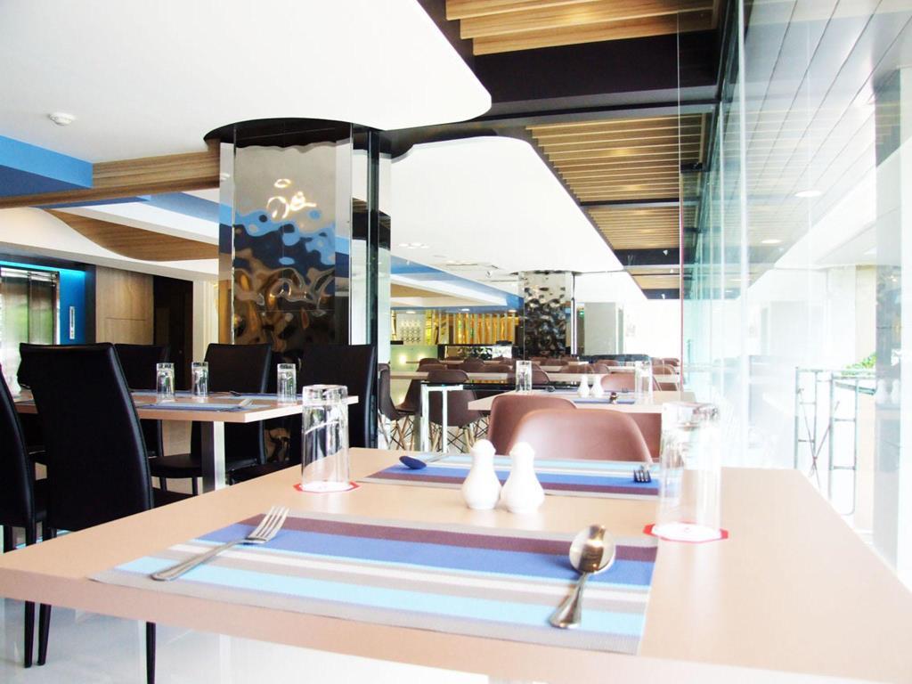 Grand Tower Inn Sathorn Hotel Bangkok Exteriör bild
