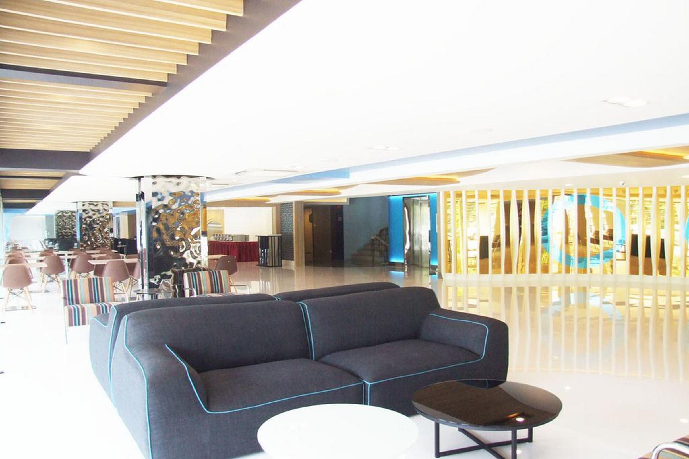 Grand Tower Inn Sathorn Hotel Bangkok Exteriör bild