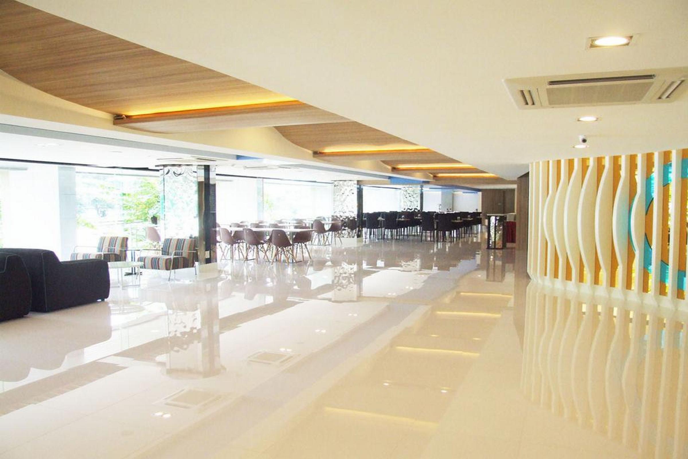 Grand Tower Inn Sathorn Hotel Bangkok Exteriör bild