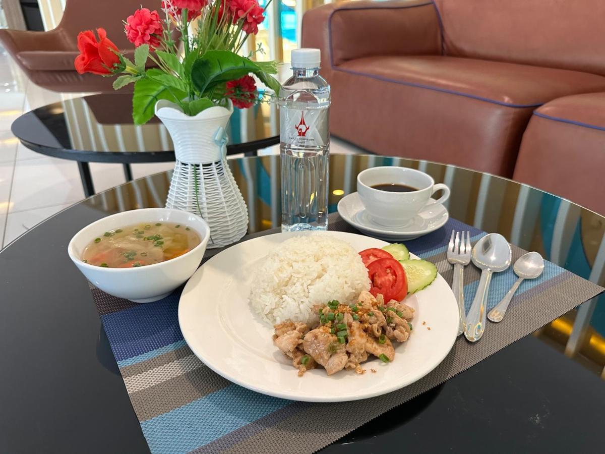 Grand Tower Inn Sathorn Hotel Bangkok Exteriör bild