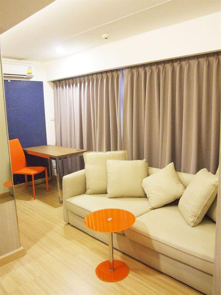 Grand Tower Inn Sathorn Hotel Bangkok Exteriör bild
