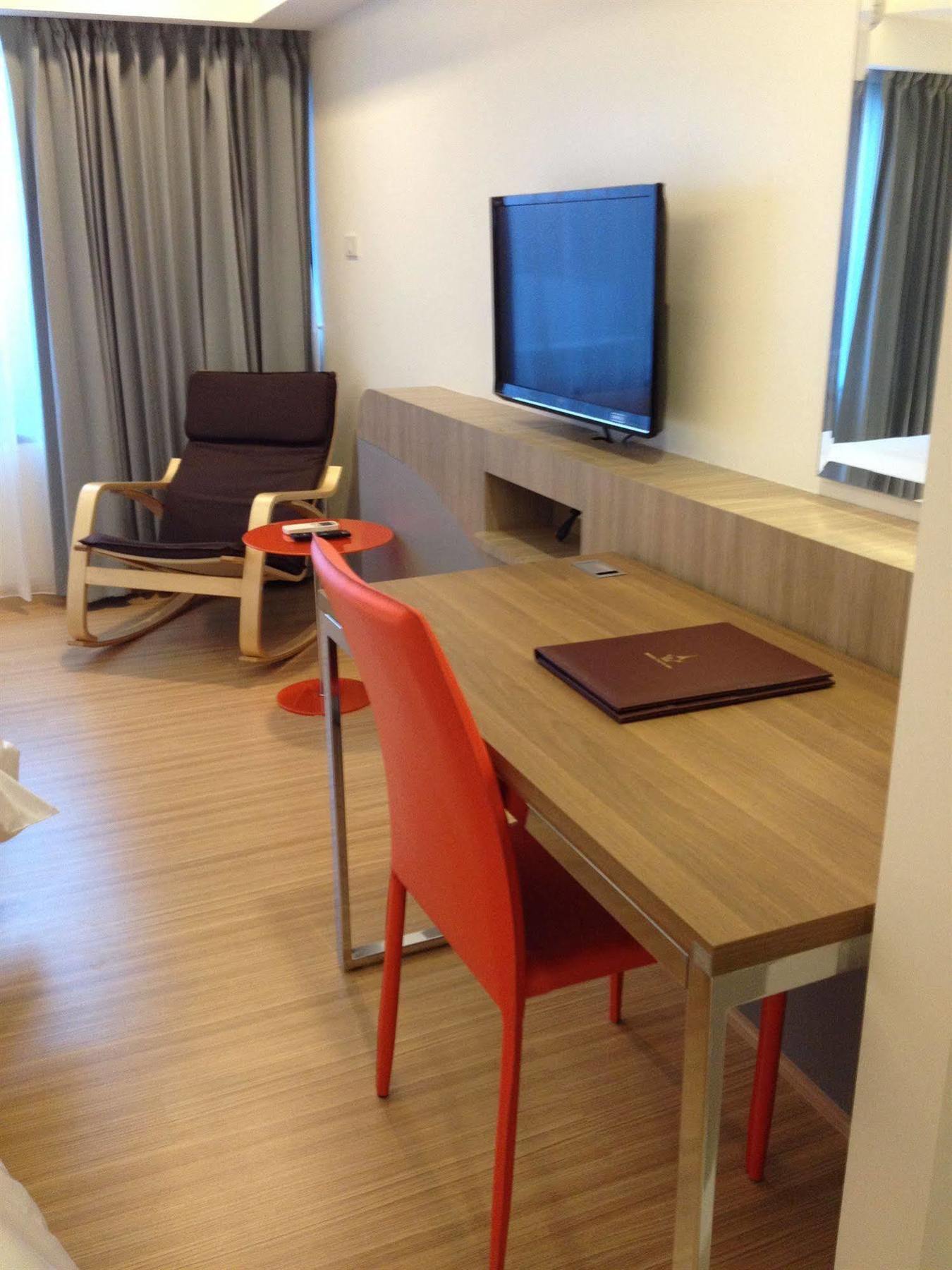 Grand Tower Inn Sathorn Hotel Bangkok Exteriör bild