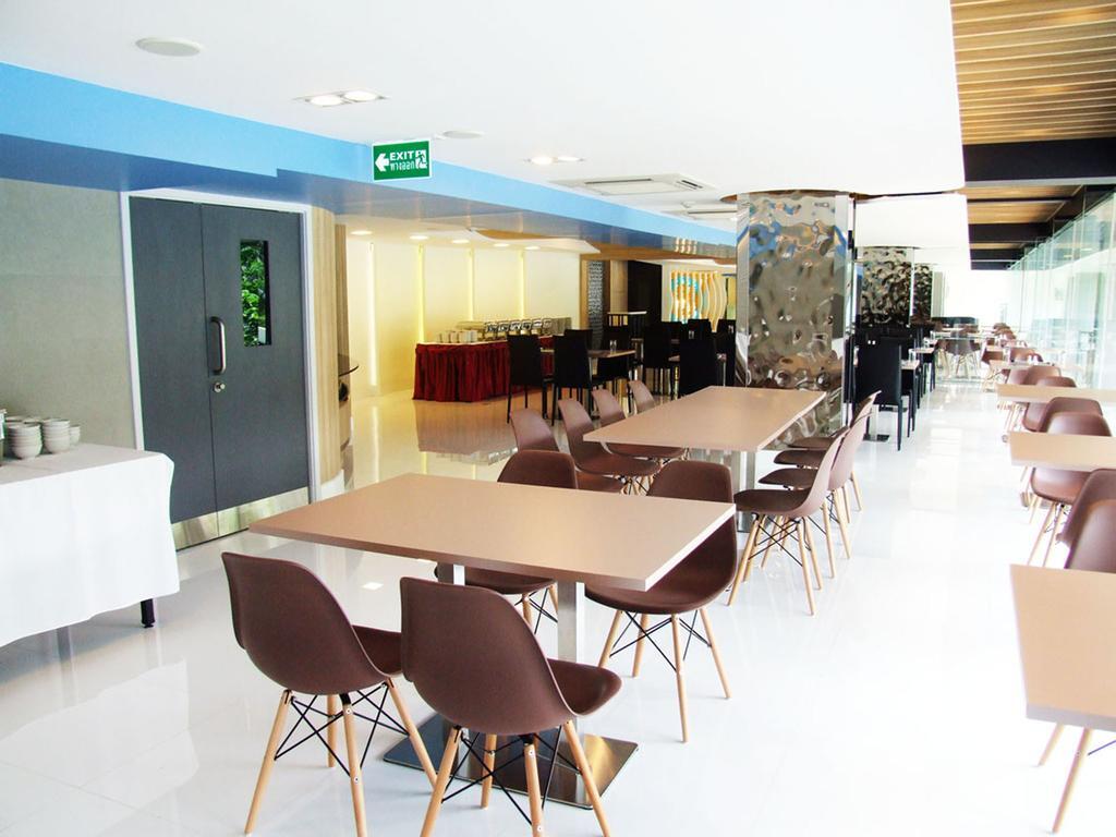 Grand Tower Inn Sathorn Hotel Bangkok Exteriör bild
